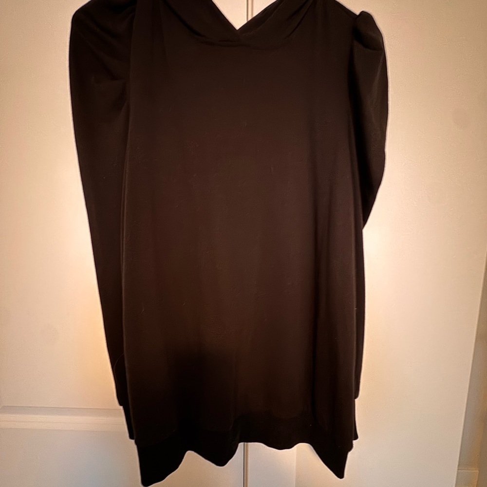 Doe & Rae Black Hoodie with Crew Neck and Long Sleeves